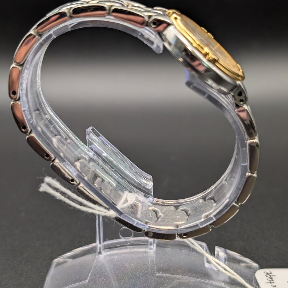 Vintage Seiko V782-6E6) Two Tone Ladies Watch 6.5" Band - Picture 3 of 6